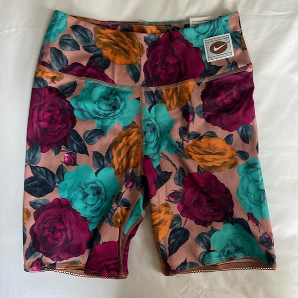 🆕 Nike One Icon Clash Women's 7" Mid-Rise Printed Training Shorts, Size Small - Picture 15 of 16